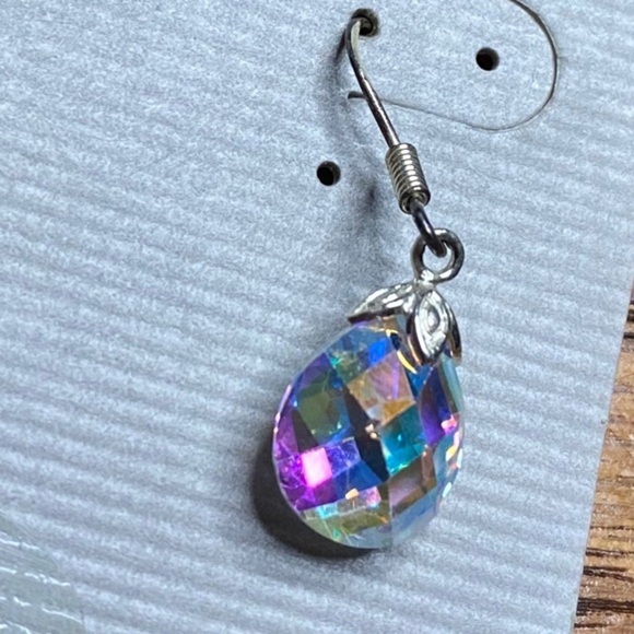 NWT Faceted Iridescent Drop Earrings - Picture 8 of 9